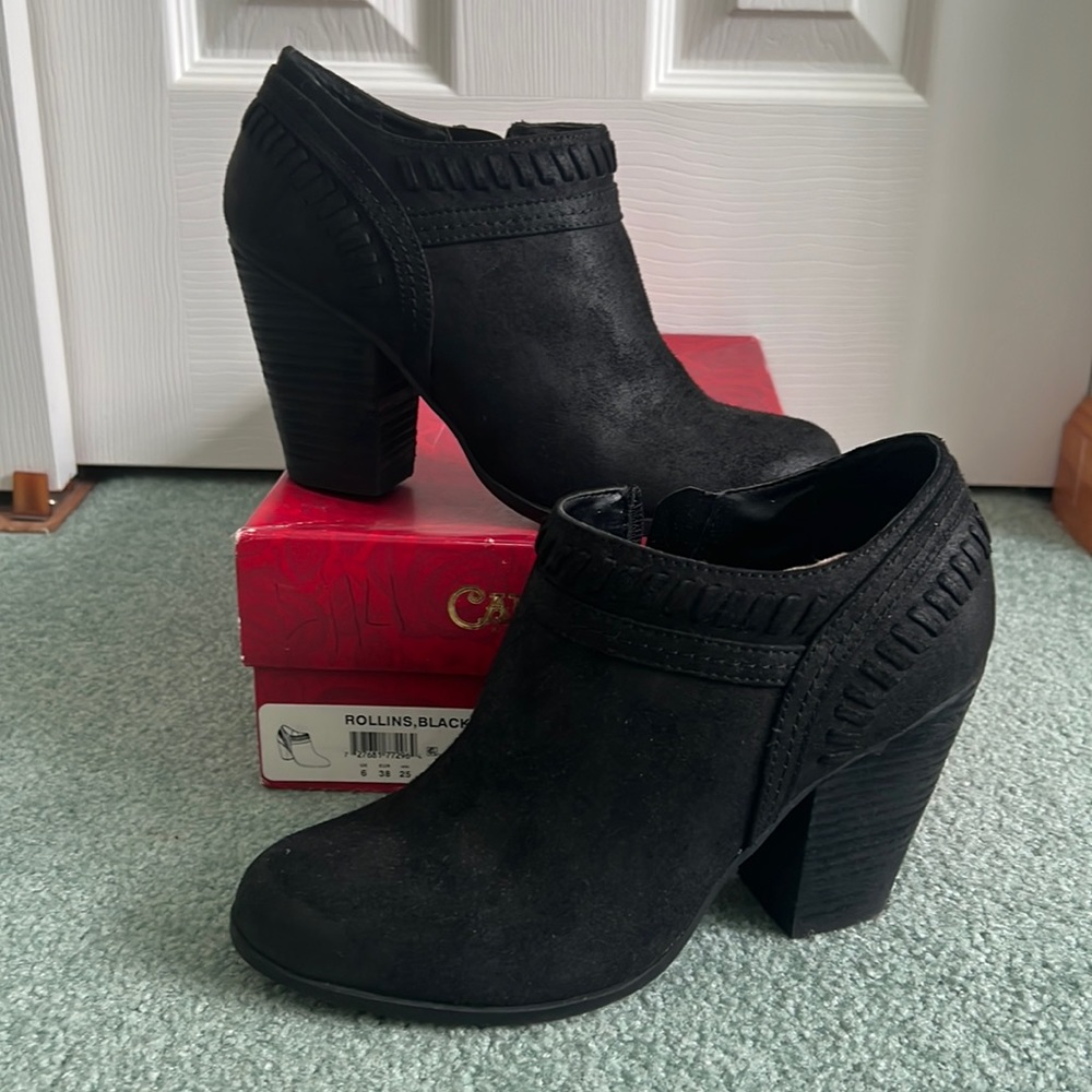 Black chunk heel bootie